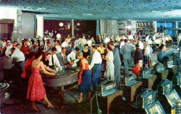 В казино отеля Flamingo, 50-е годы
