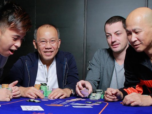 Пол Фуа учит играть в покер: обзор новостей