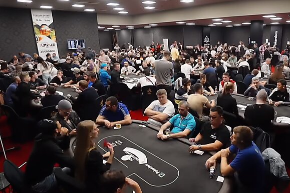 Pokerdom Anniversary Festival: 2,161 вход в главном турнире!