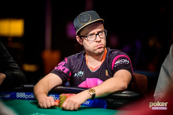 Даниэль Негреану не стал Игроком года WSOP. Поздравления принимает Роберт Кэмпбелл