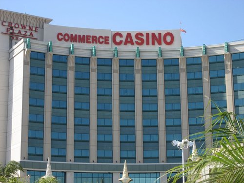 Игроки против казино Commerce