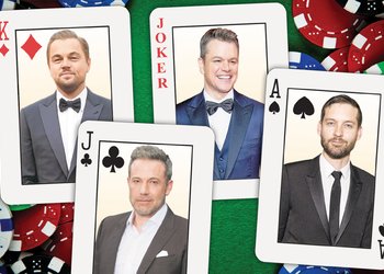Три мужчины сидели и играли в карты робота харьков казино