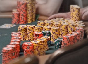 Хороши ли глубокие стеки для покерных турниров?