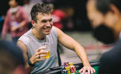 Подглядываем в карты Полка во втором дне мэйна WSOP