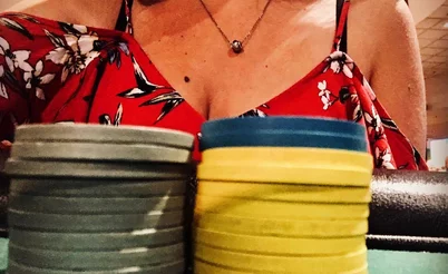 Эра женщин: дни без рейка, таймбанк на маникюр и диадемы вместо браслетов