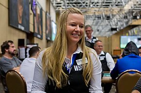 Самые щедрые чаевые - в омахе. Дилер на WSOP рассказала о своей работе