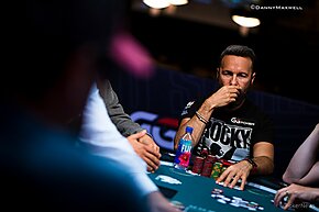 Негреану преследуют маньяки, но он не сдаётся: обзор фэнтези WSOP